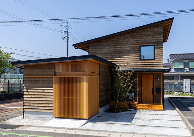 ソトと交わる3つの縁側をもつ住まい。地材地建、美しい木の家。