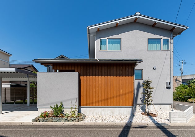 明るさと開放感が広がる　自然と共生する住まい